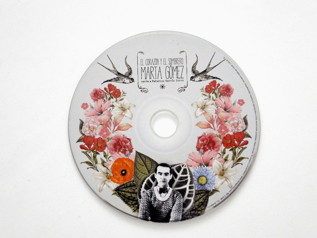 Label del disco El Corazón y el Sombrero de Marta Gómez